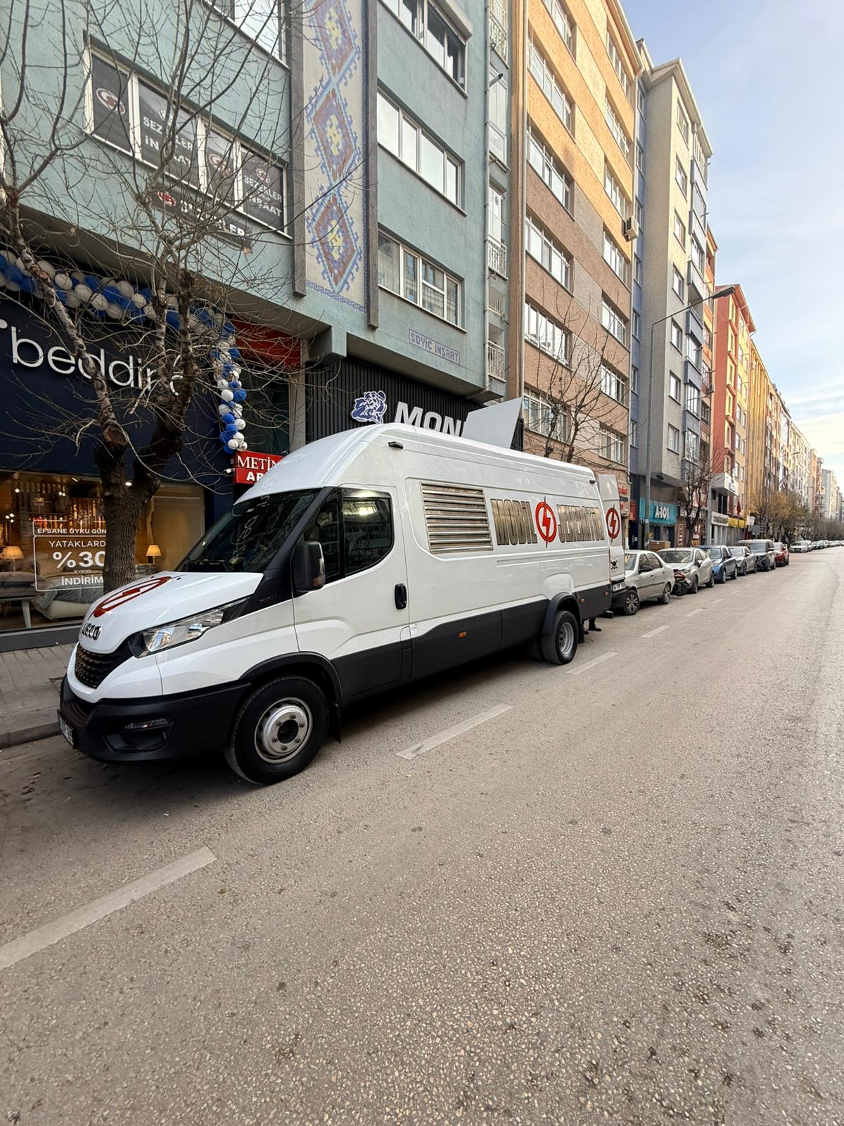 Şantiyede jeneratör kurulumu